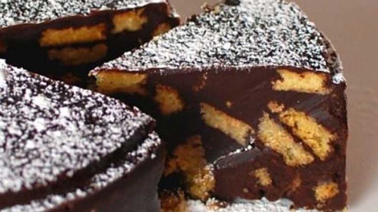 Σοκολατένιο γλυκό ψυγείου με μπισκότα, χωρίς ιδιαίτερη προετοιμασία